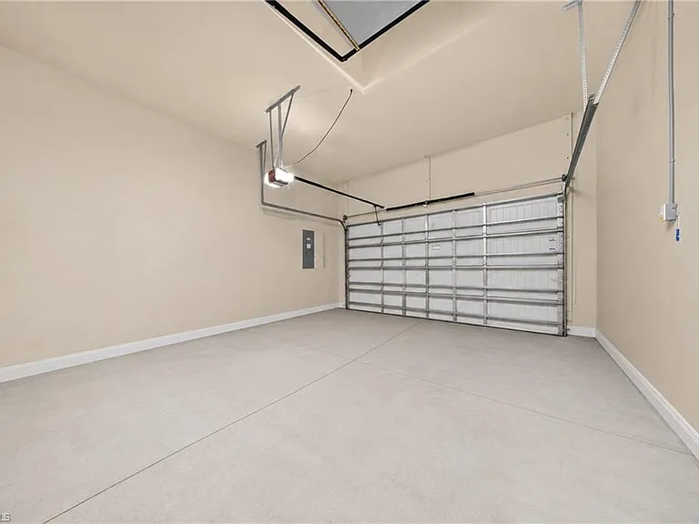 7890 Allende Ln — Photo 37