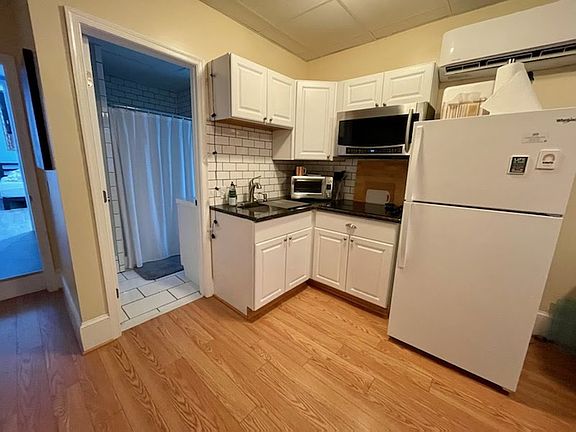 3rd image of 433 Day Ave SW