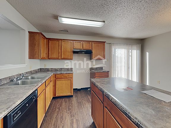 4th image of 690 Runnymede Ct