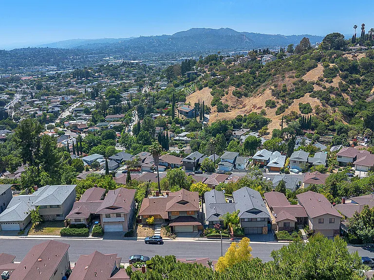 4076 Tropico Way — Photo 25