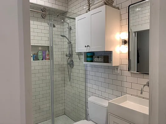 Rented by Brownstone Property Group | media 38