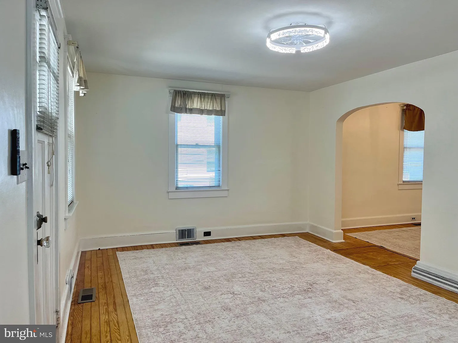 3 bed, 1040 sqft, $1,825 — Photo 2