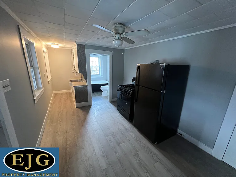 101 Pearl St #3 — Photo 8