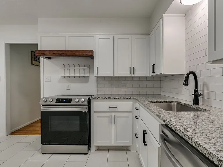 3516 Mount Pleasant Dr — Photo 13