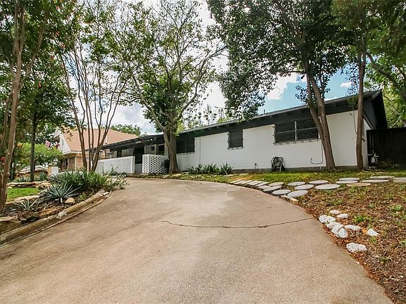 2nd image of 3816 Plantation Dr