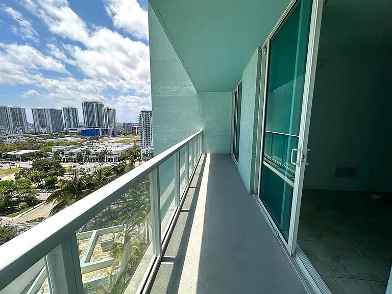 1900 N Bayshore Dr — Photo 30