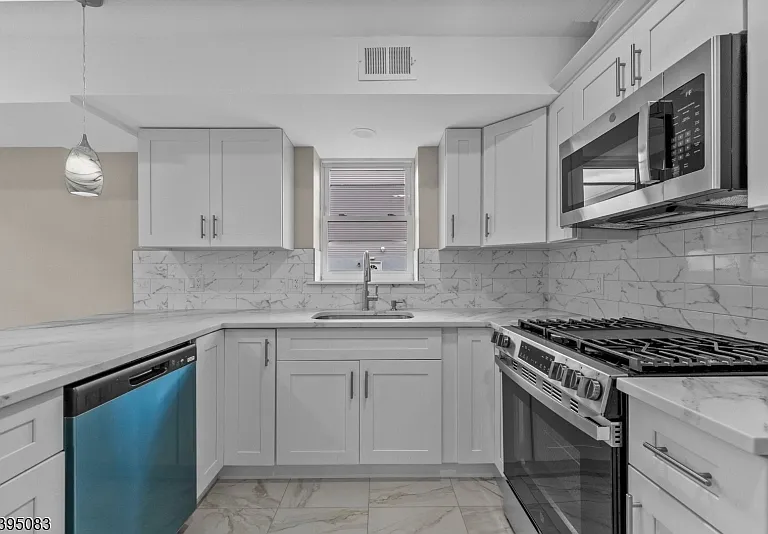 24 Garibaldi Ave #1 — Photo 6
