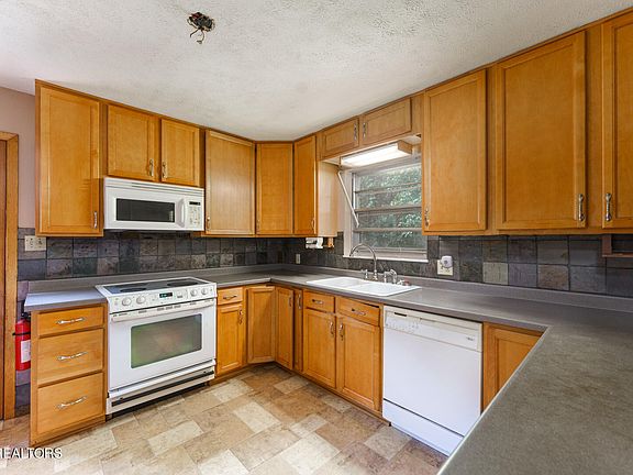 4th image of 6353 Gateway Ln