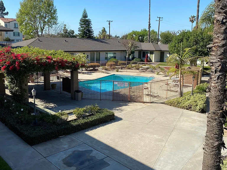 El Cortez Apartments — Photo 4