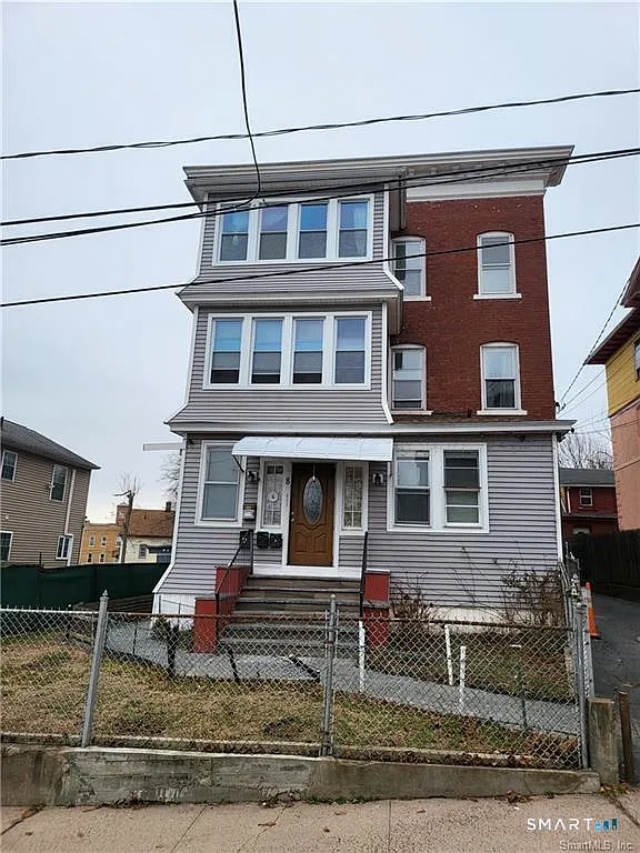 3 bed, 1.0 bath, 1232 sqft, $2,000 — Photo 1