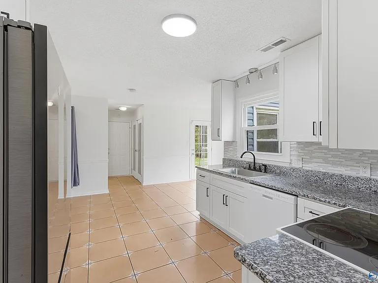 106 Golden Oak Dr — Photo 8