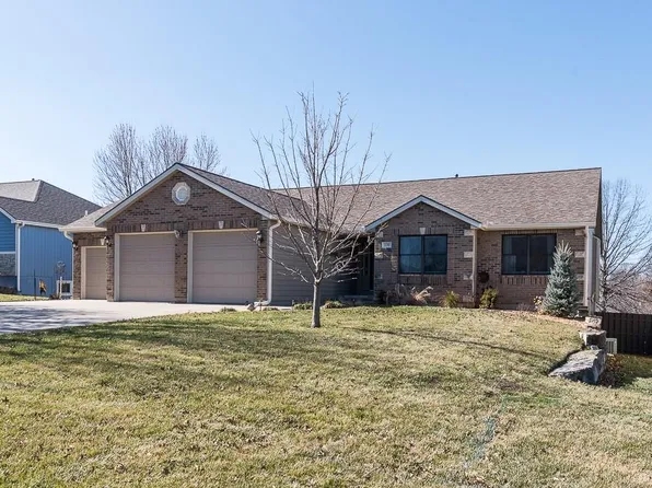 130 Rawlings Dr, Tonganoxie, KS 66086