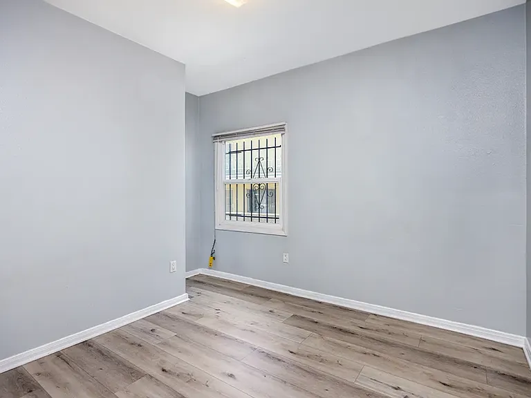 1220 W 27th St — Photo 25