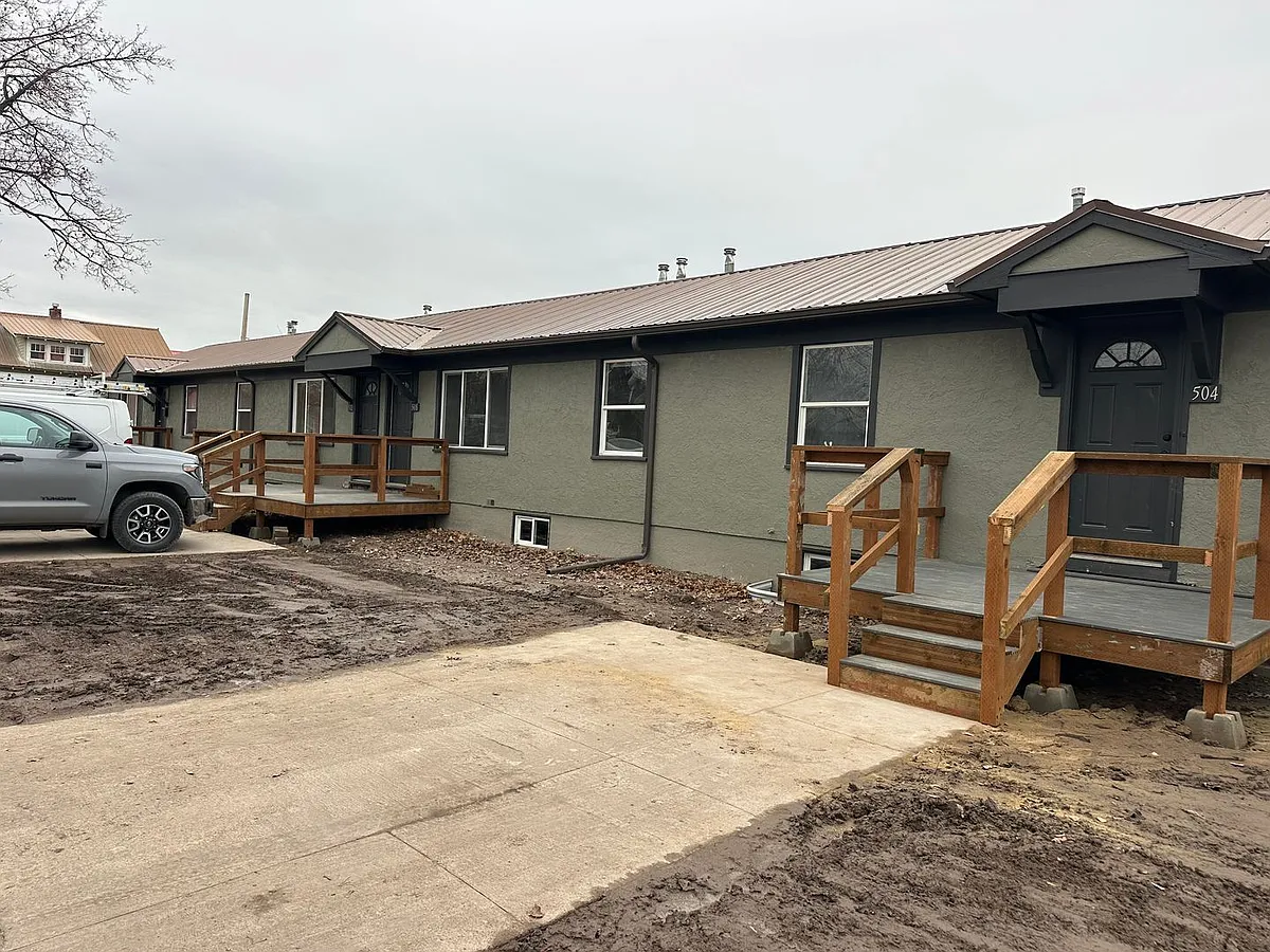 Building Photo - 504 5th Ave W