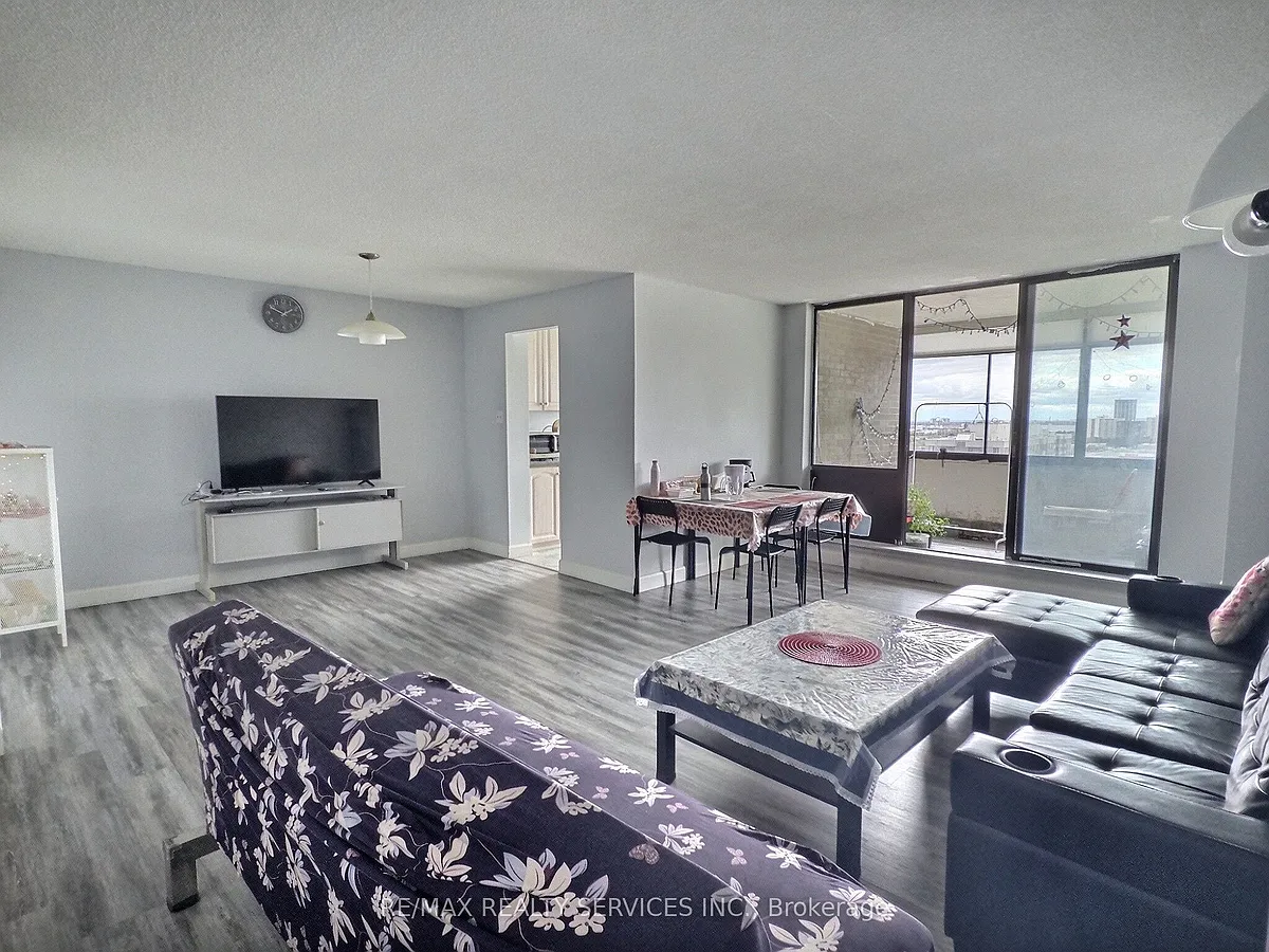 Building Photo - 18 Knightsbridge Rd #1812