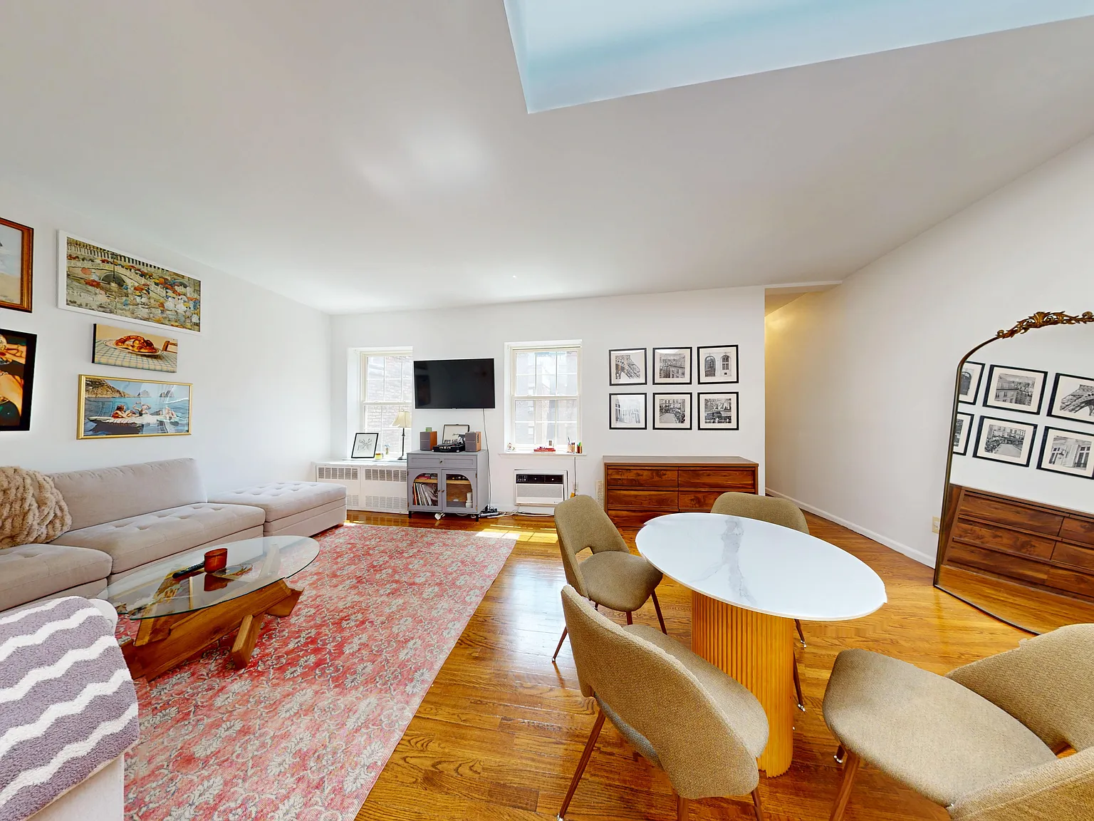 226 West 21st Street — Photo 2
