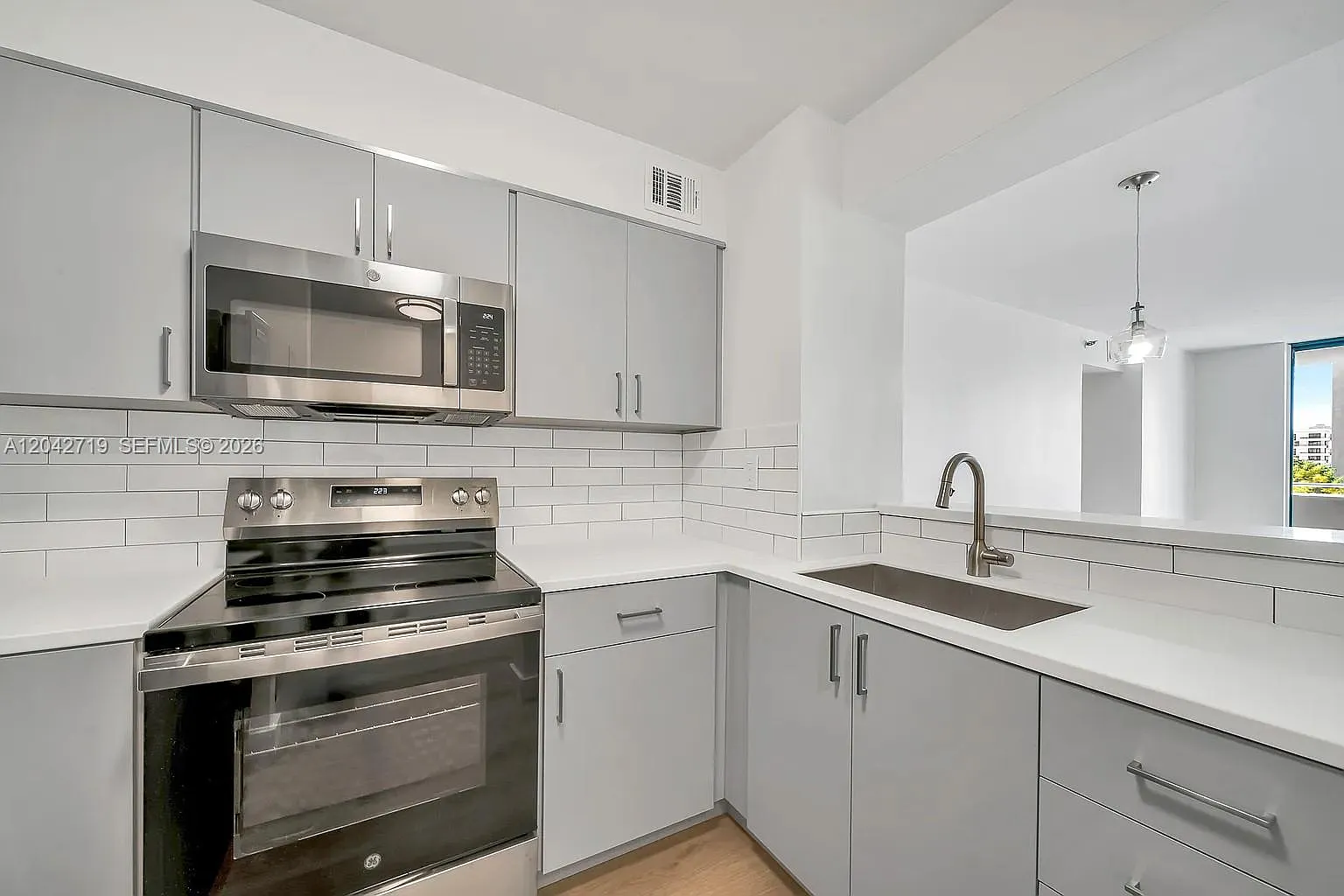 Rioplaza Condominium Nort — Photo 1