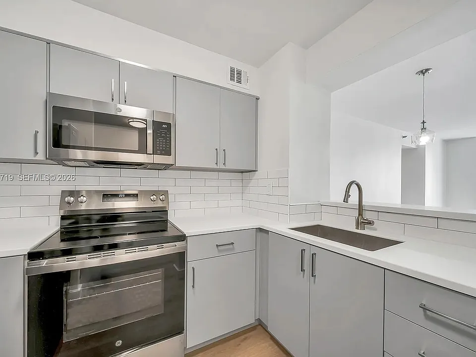 501 SW 1st St #502