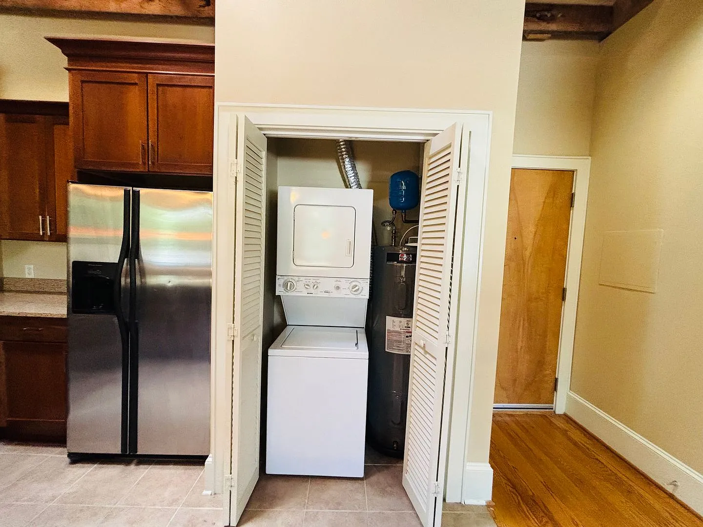 1 Bedroom, 1 Bath Apartment — Photo 4
