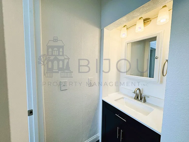 Downtown Rooms — Photo 10