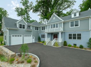 25 Hillside Cres, New Rochelle, NY 10801