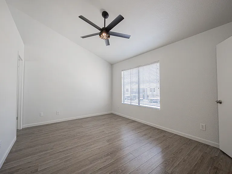 7801 N 44th Dr #1030 — Photo 13