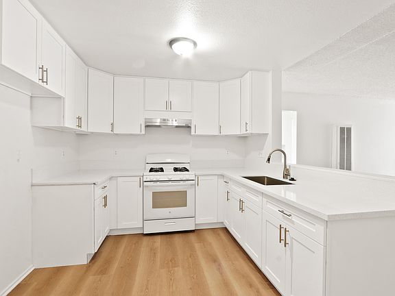 2nd image of 3025 Garnet Ln #B
