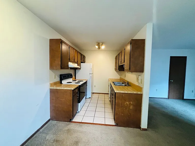 1744 Donlee Dr — Photo 6