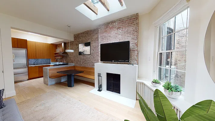 Rented by Compass | media 25