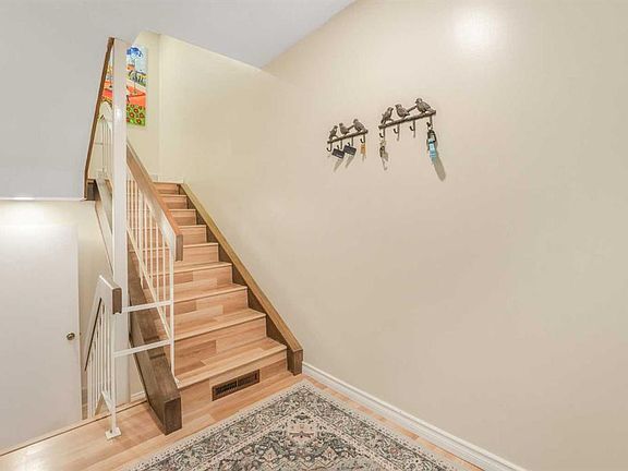 4th image of 70 E Brae Glen Ln SW
