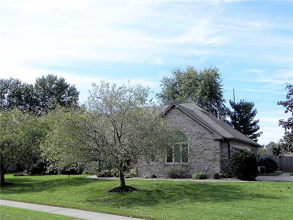 4th image of 808 Ironwood Dr W
