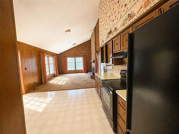 3rd image of 802 S 10th St