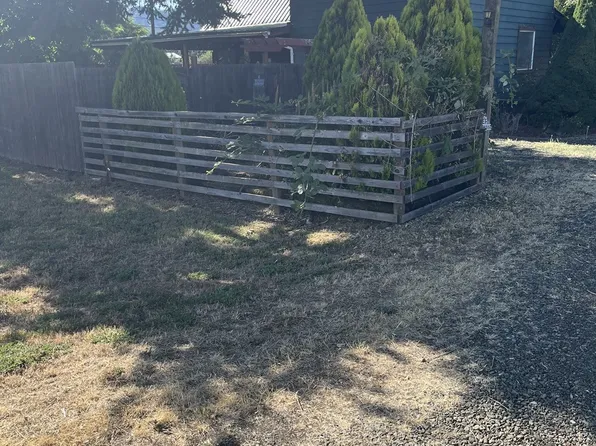 5993 Nonpareil Rd, Sutherlin, OR 97479
