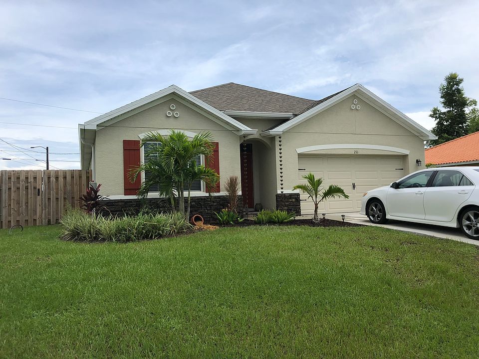 1st image of 211 SW South Quick Cir