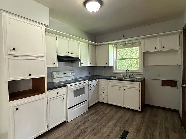 2021 W Water St — Photo 4
