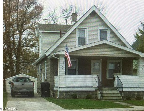 1st image of 927 E River St