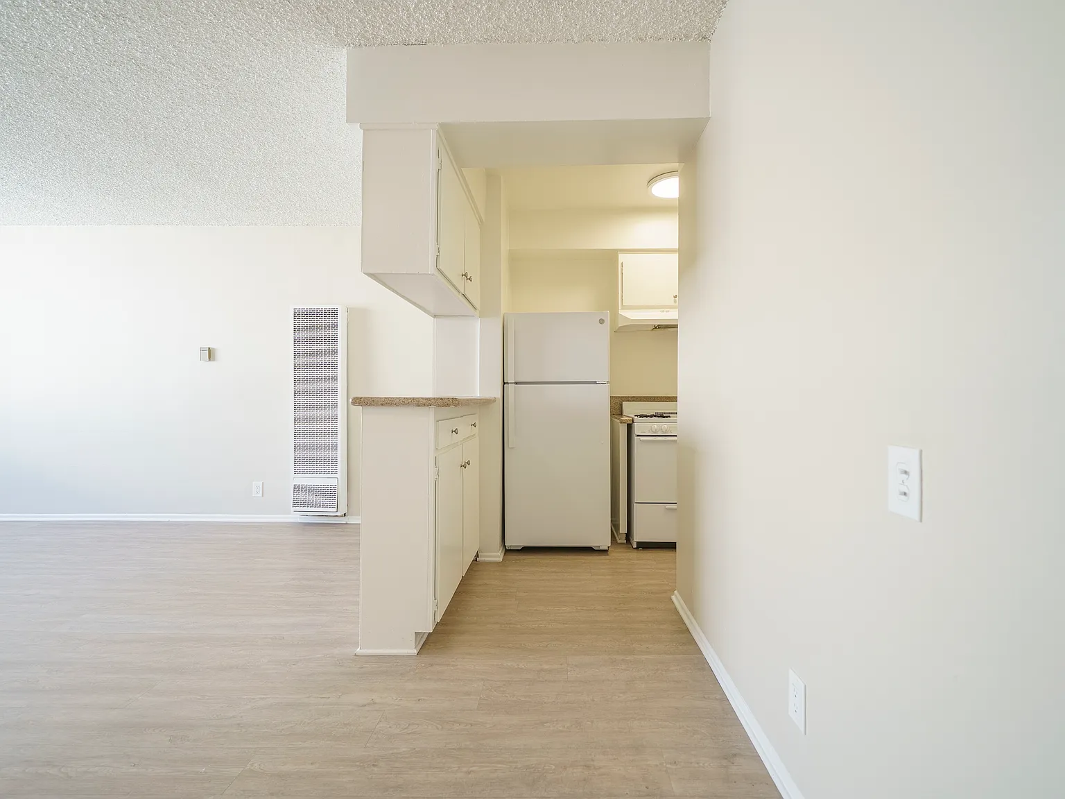 Harvard Apartments — Photo 2
