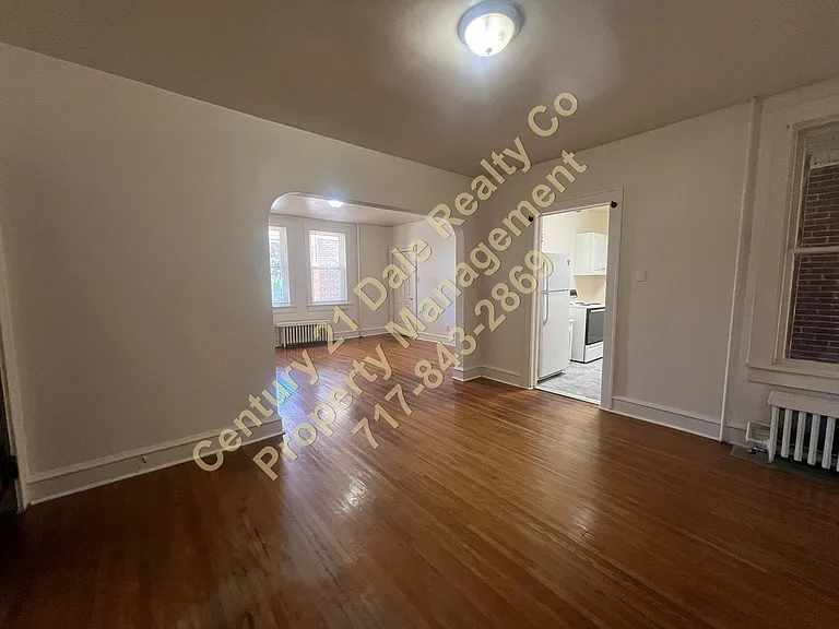 423-425 N Franklin St — Photo 6