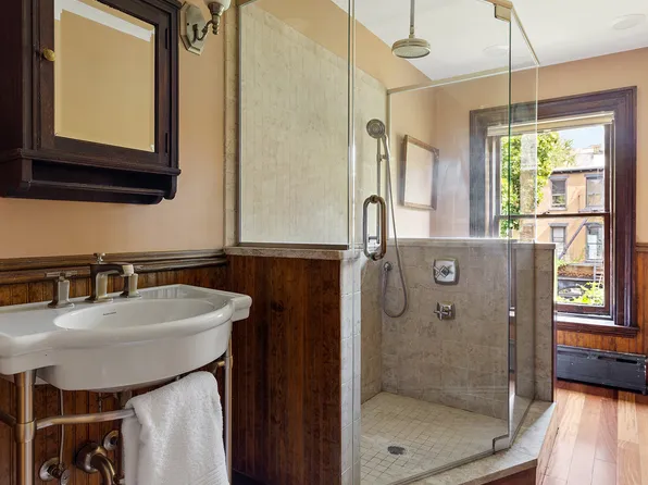 309 Vanderbilt Avenue image 25 of 27