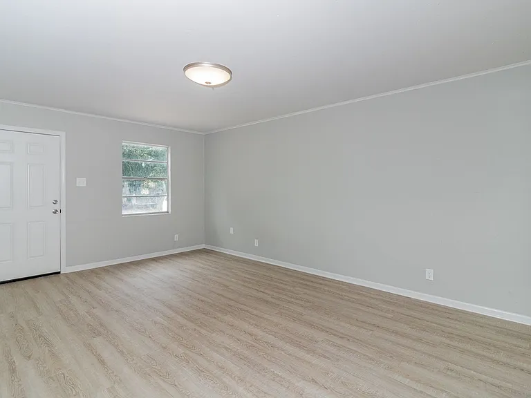 721 N State St — Photo 6