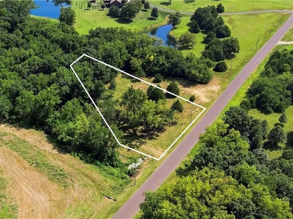 6 178th St, Tonganoxie, KS 66086
