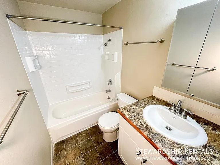 500 Monroe St #4 — Photo 9