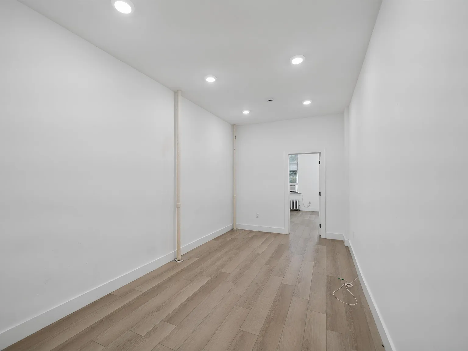1 bed, 1.0 bath, $3,500 — Photo 2