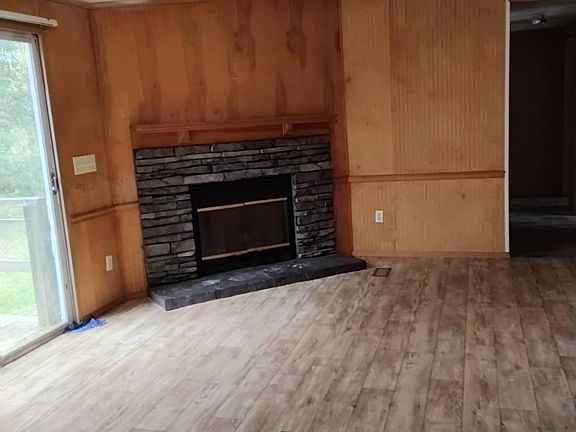 3rd image of 116 Merritt Cir