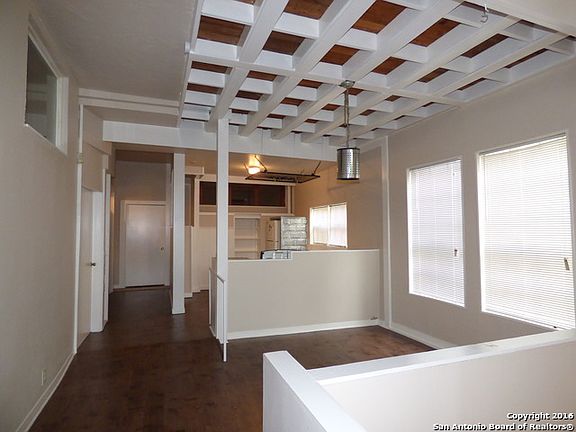 5th image of 121 E Woodlawn Ave #B
