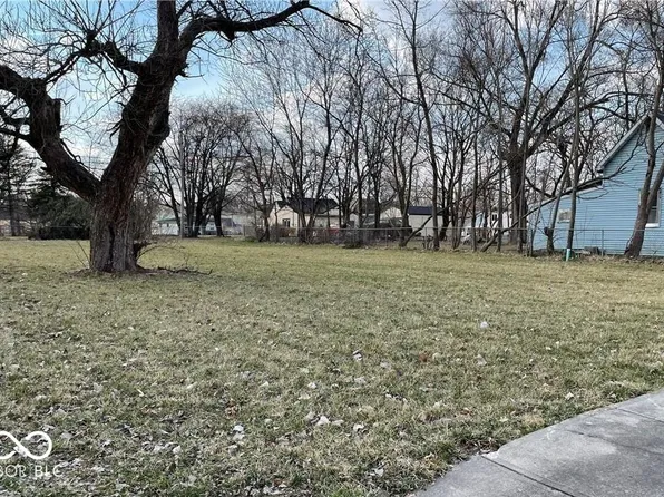 2215 Locust St, Anderson, IN 46016