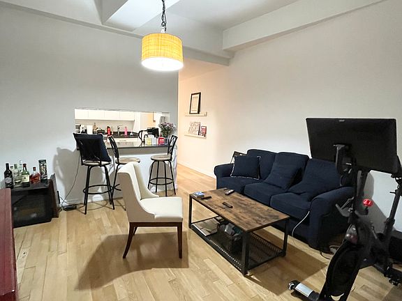 3rd image of 99 John St APT 622