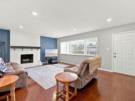 4th image of 517 Timberlake Ave