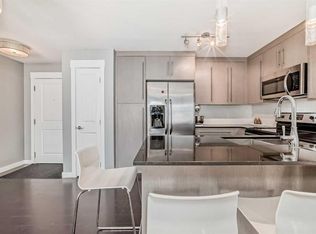 11 SW Mahogany Row SE #1113, Calgary, AB T3M 2L6