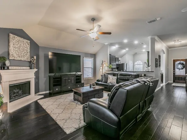 3541 Twin Pines Dr, Fort Worth, TX 76244